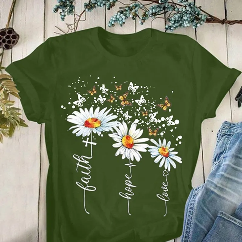 Tee-shirt vert avec des motifs fleurs